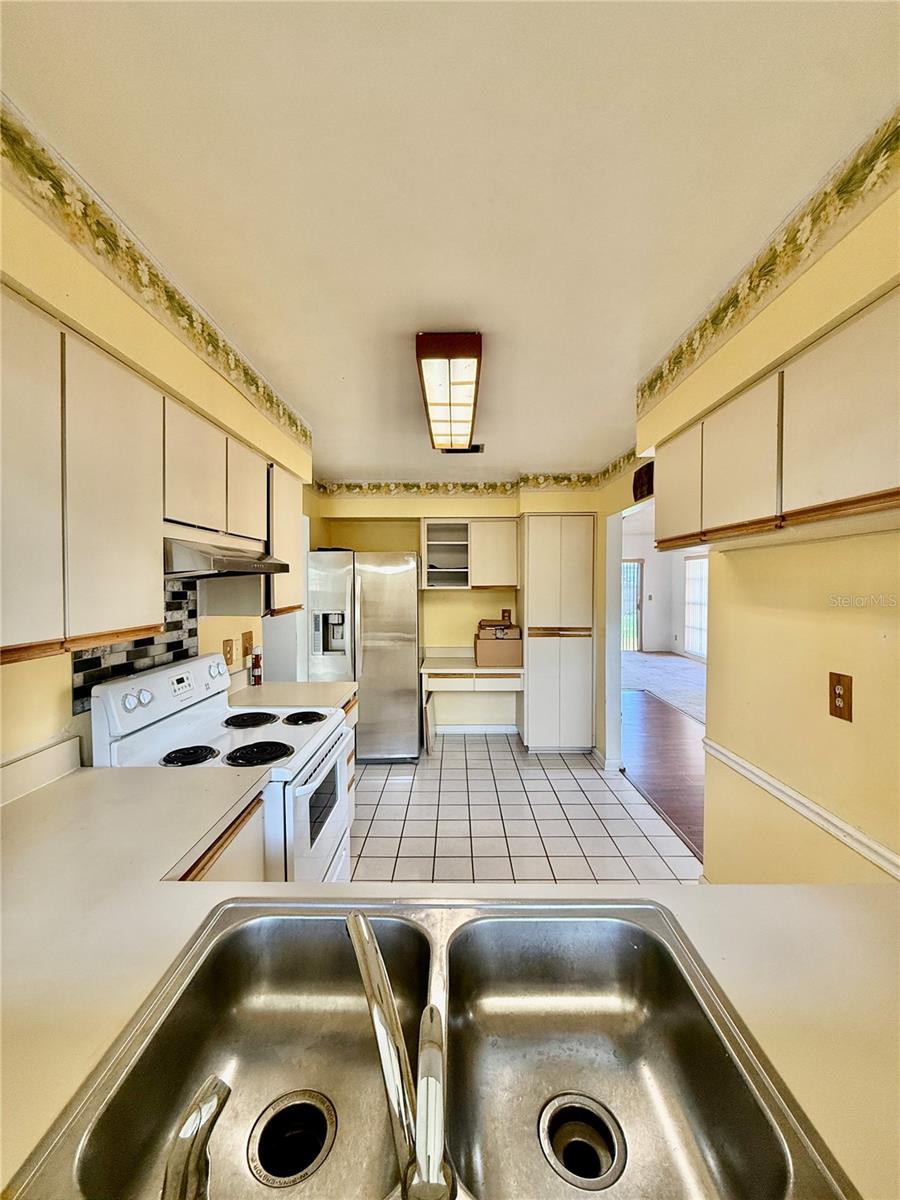 Listing photo id 22 for 7314 Woodhall Court