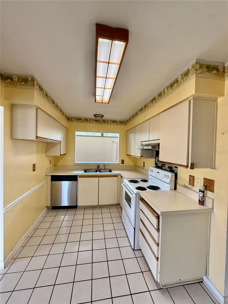 Listing photo id 24 for 7314 Woodhall Court