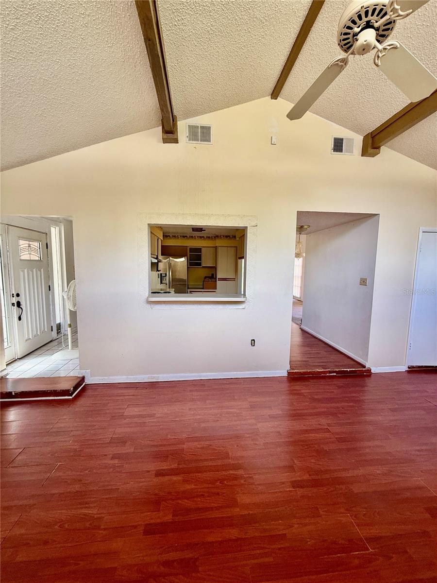 Listing photo id 27 for 7314 Woodhall Court