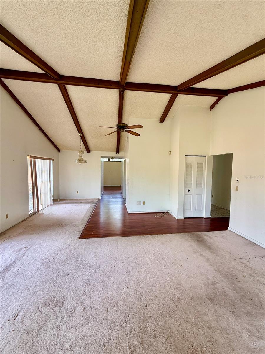 Listing photo id 1 for 7314 Woodhall Court