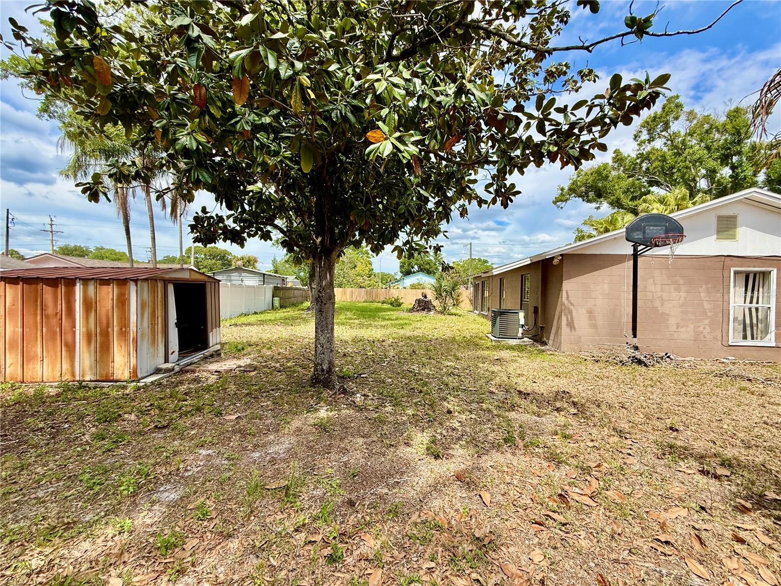 Listing photo id 32 for 7314 Woodhall Court