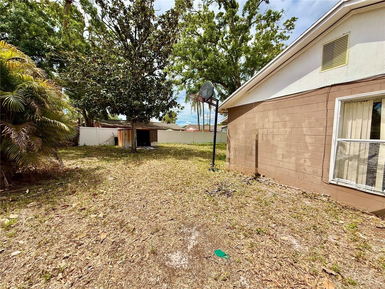 Listing photo id 34 for 7314 Woodhall Court