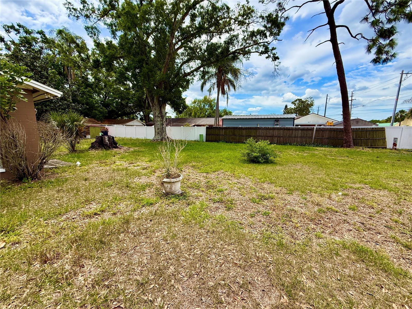 Listing photo id 35 for 7314 Woodhall Court