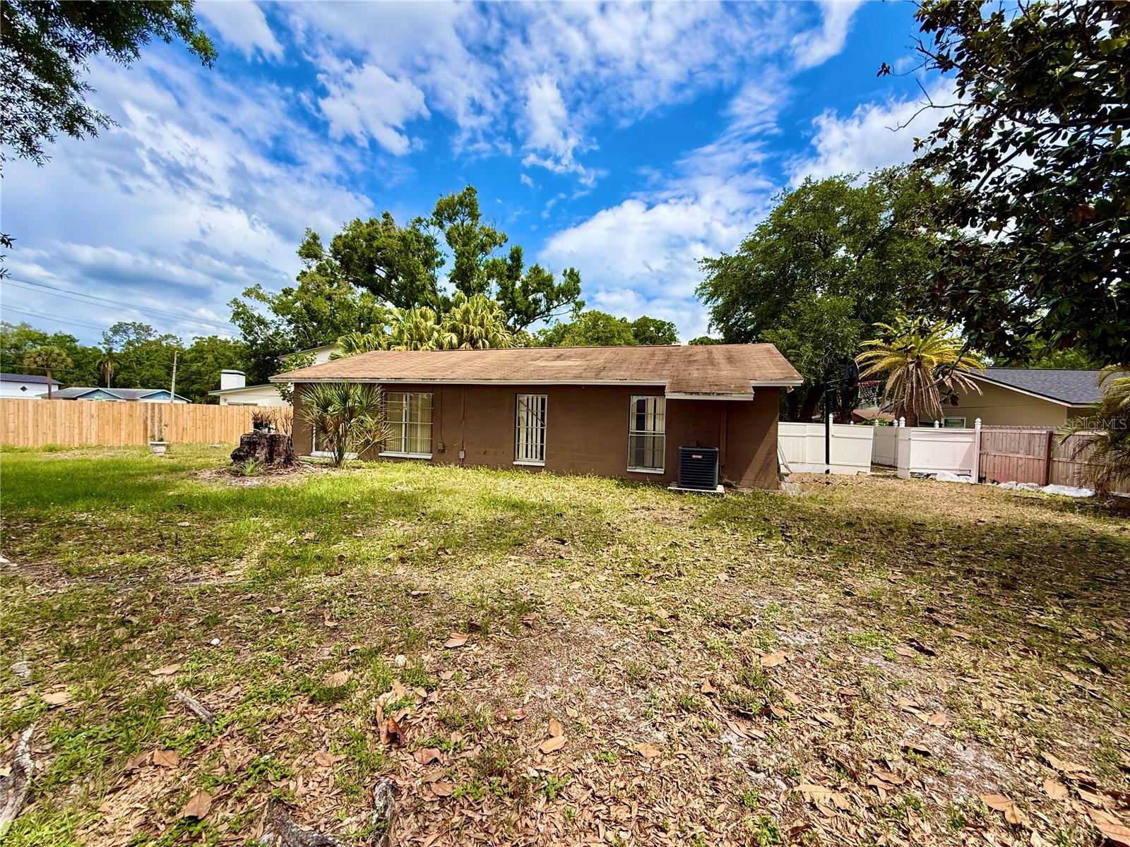 Listing photo id 36 for 7314 Woodhall Court