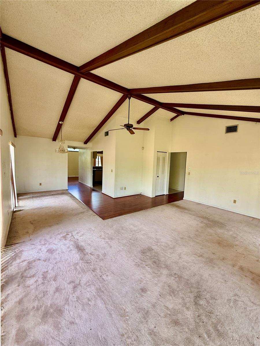 Listing photo id 3 for 7314 Woodhall Court