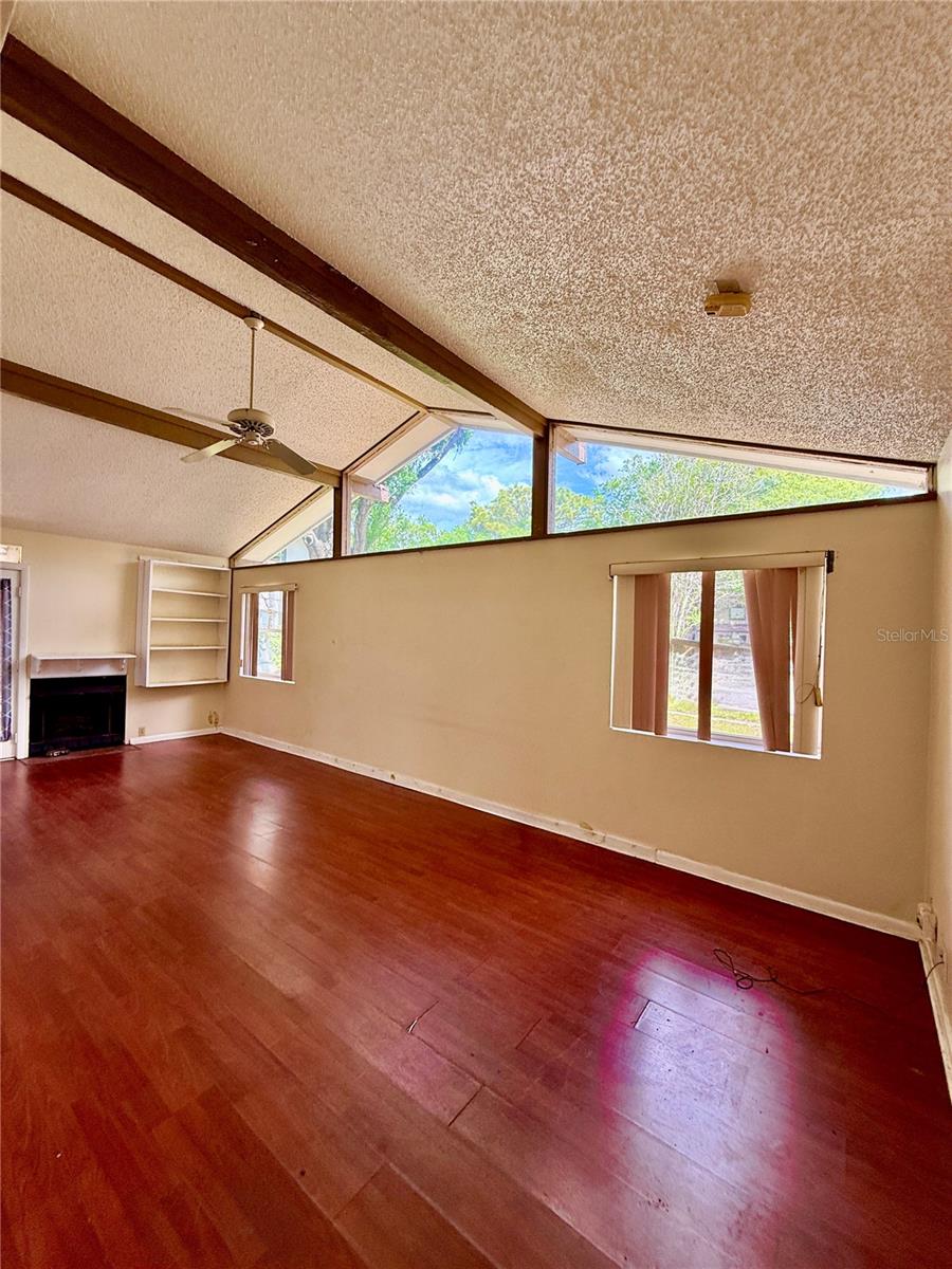 Listing photo id 5 for 7314 Woodhall Court