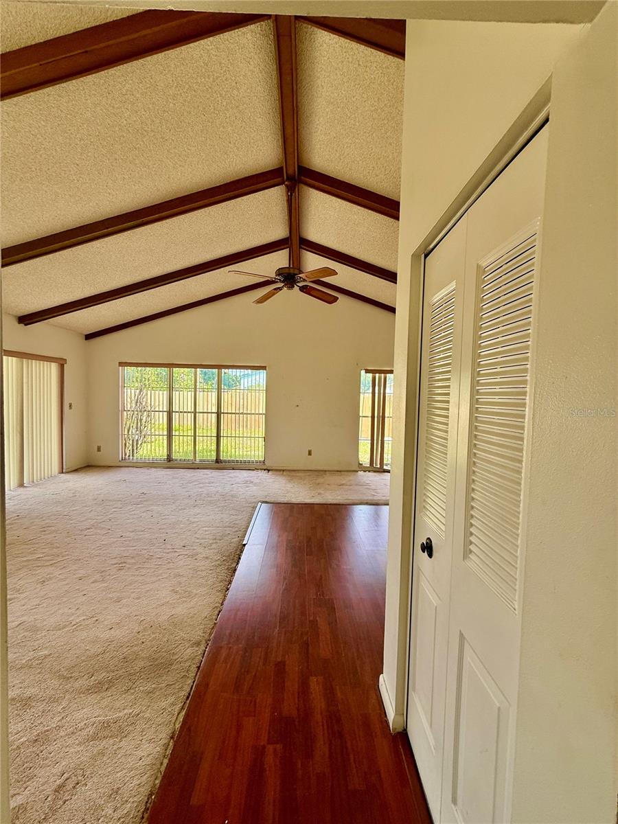 Listing photo id 6 for 7314 Woodhall Court