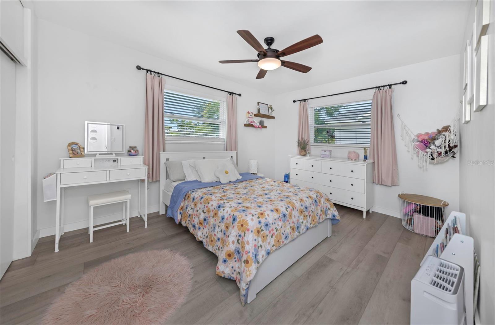 Image 16 of 36 For 1098 Phyllis Avenue