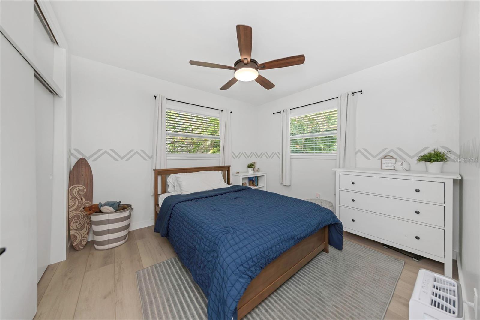 Image 18 of 36 For 1098 Phyllis Avenue