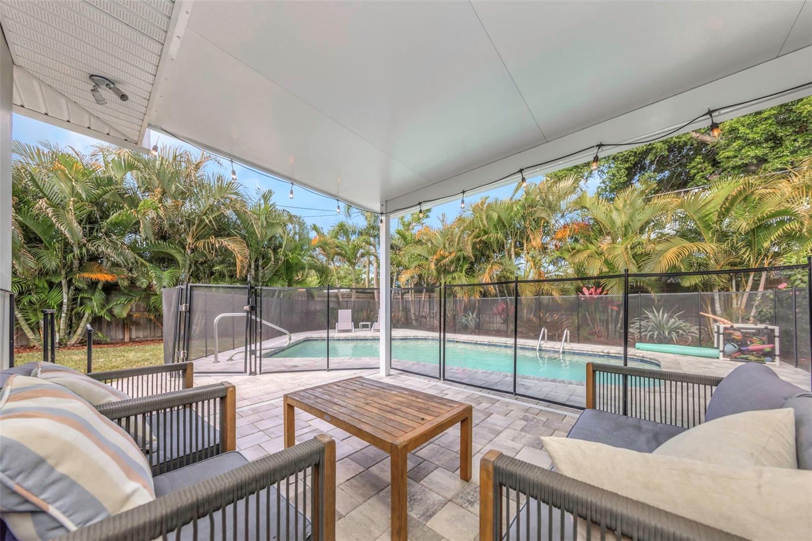 Image 25 of 36 For 1098 Phyllis Avenue