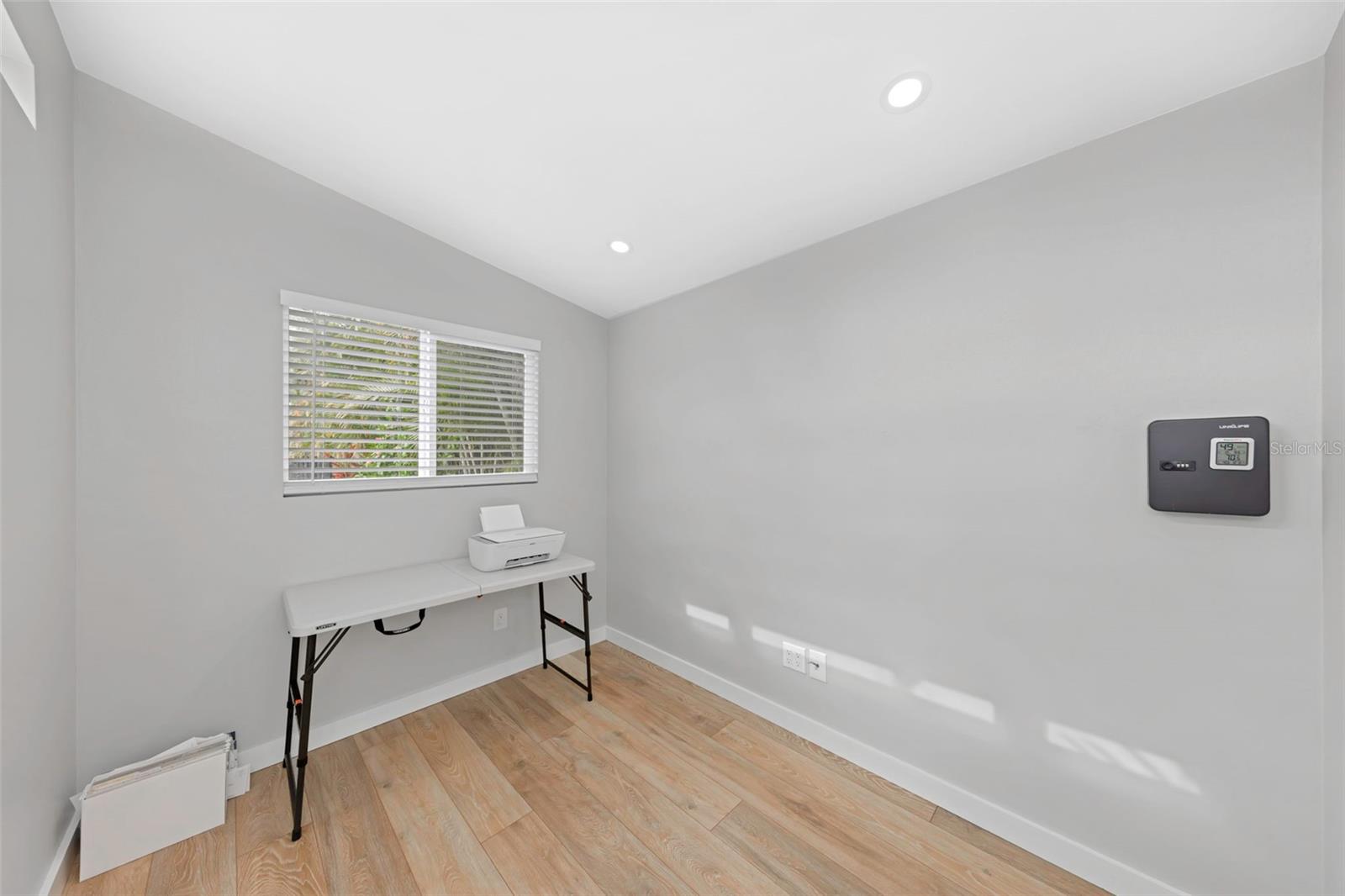 Image 32 of 36 For 1098 Phyllis Avenue