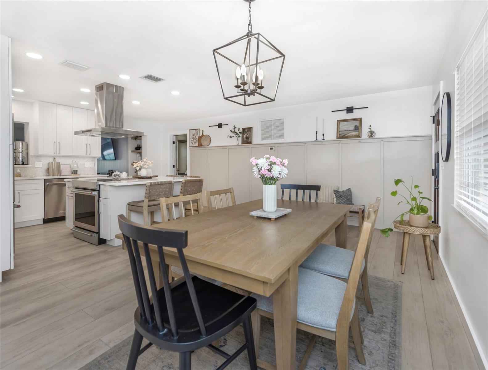 Image 7 of 36 For 1098 Phyllis Avenue