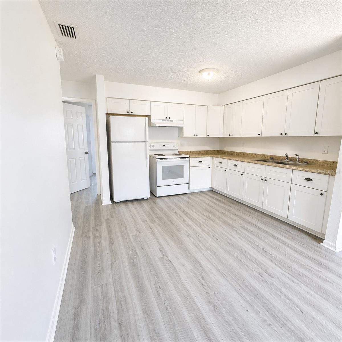 Image 4 of 14 For 8305 Marks Street B