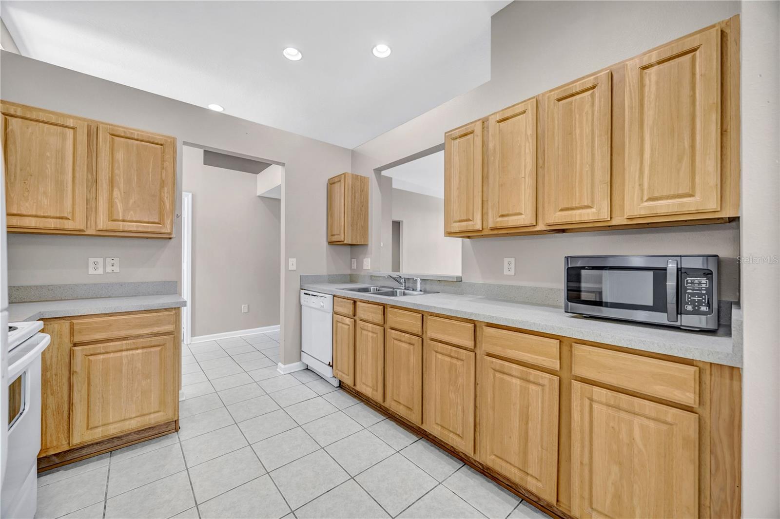 Image 11 of 63 For 30435 Annadale Drive