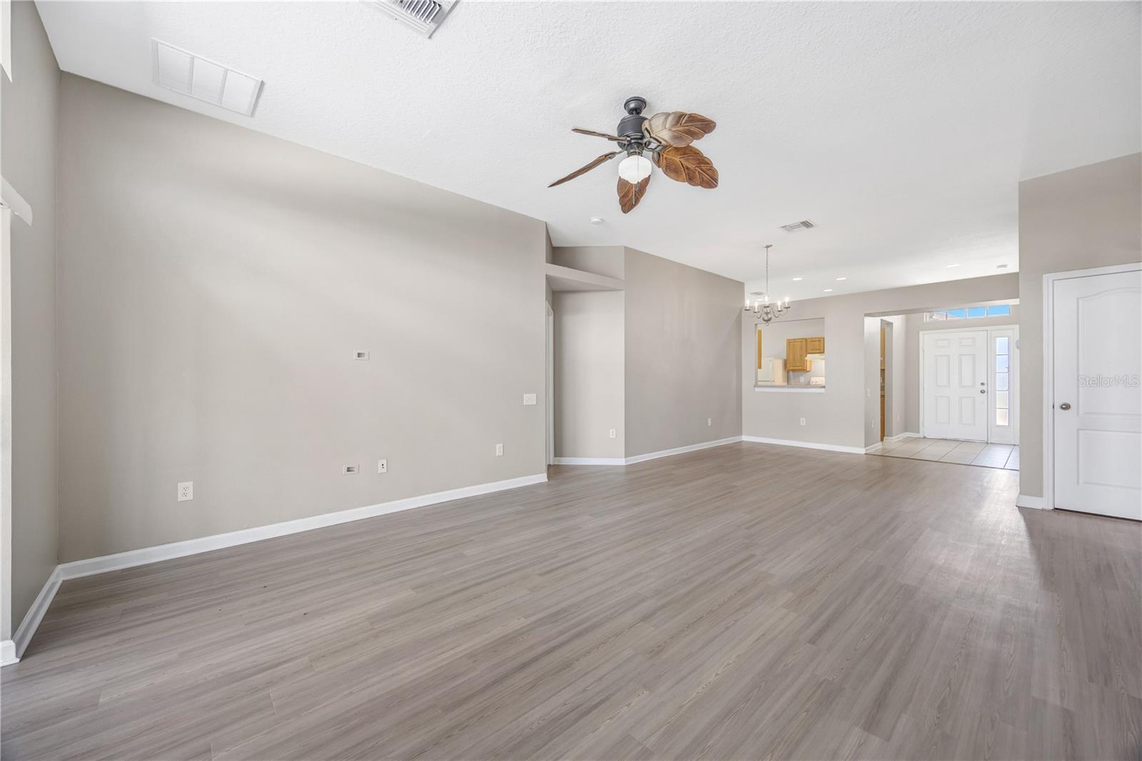 Image 14 of 63 For 30435 Annadale Drive