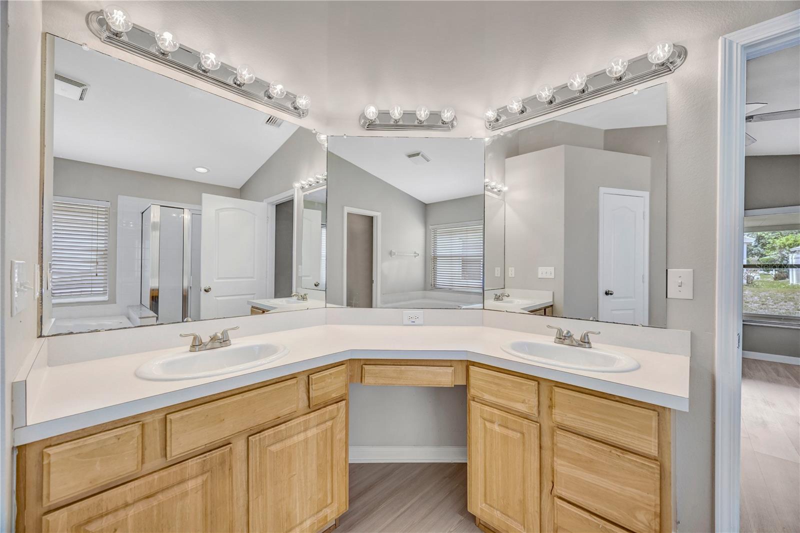 Image 40 of 63 For 30435 Annadale Drive