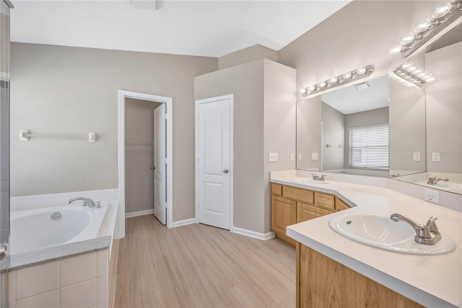 Image 41 of 63 For 30435 Annadale Drive