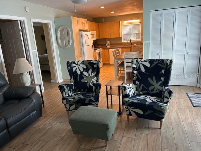 Image 10 of 19 For 770 Bay Esplanade  2