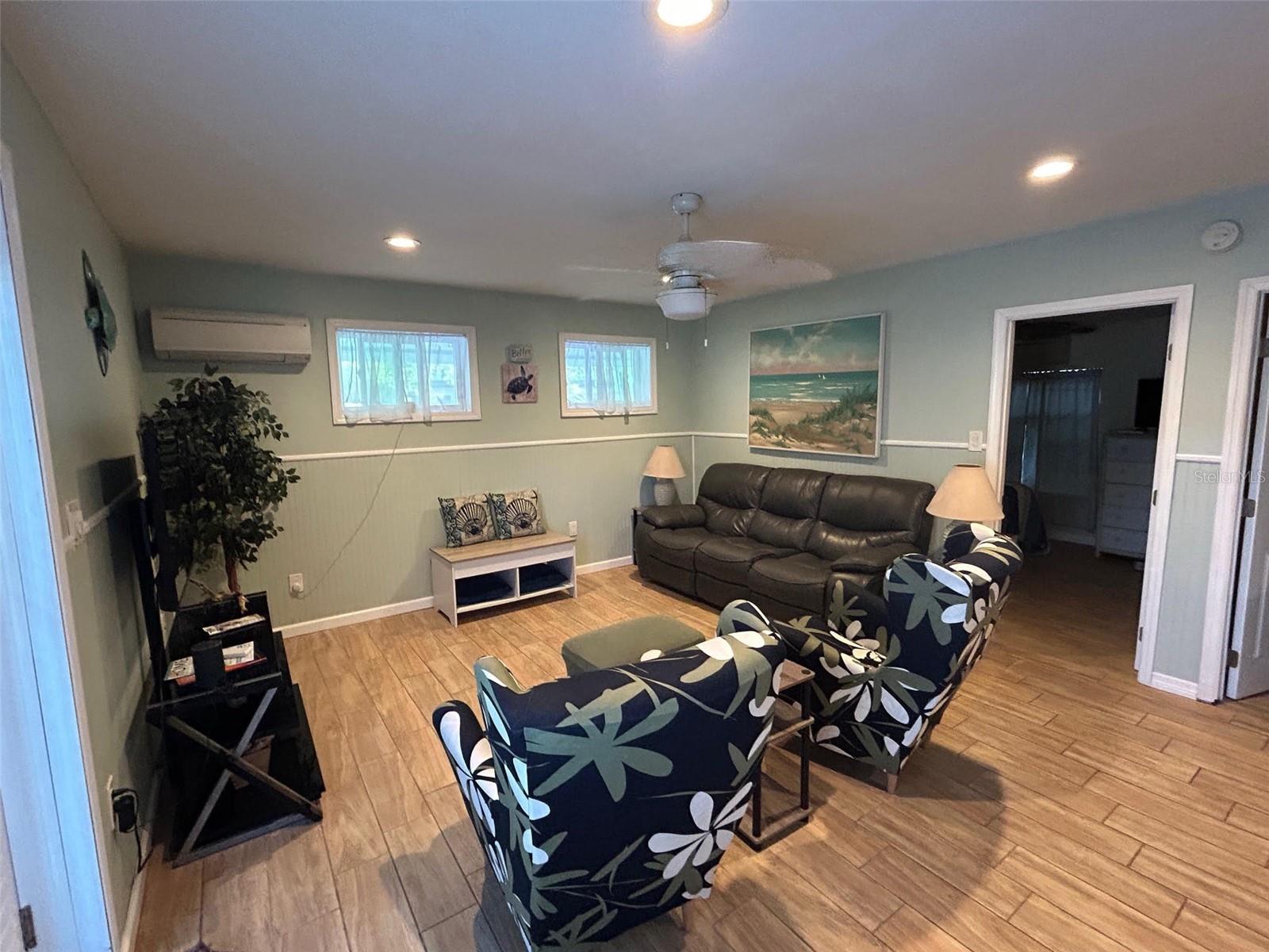 Image 11 of 19 For 770 Bay Esplanade  2