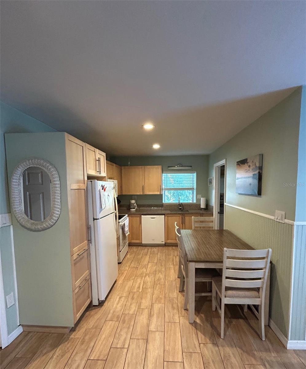 Image 13 of 19 For 770 Bay Esplanade  2