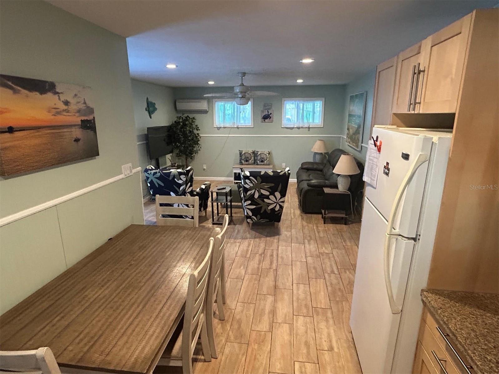 Image 3 of 19 For 770 Bay Esplanade  2