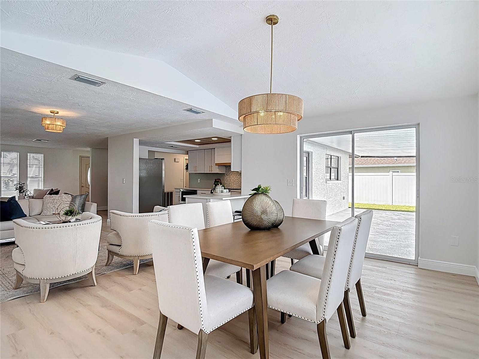 Image 10 of 39 For 8635 Gum Tree Avenue