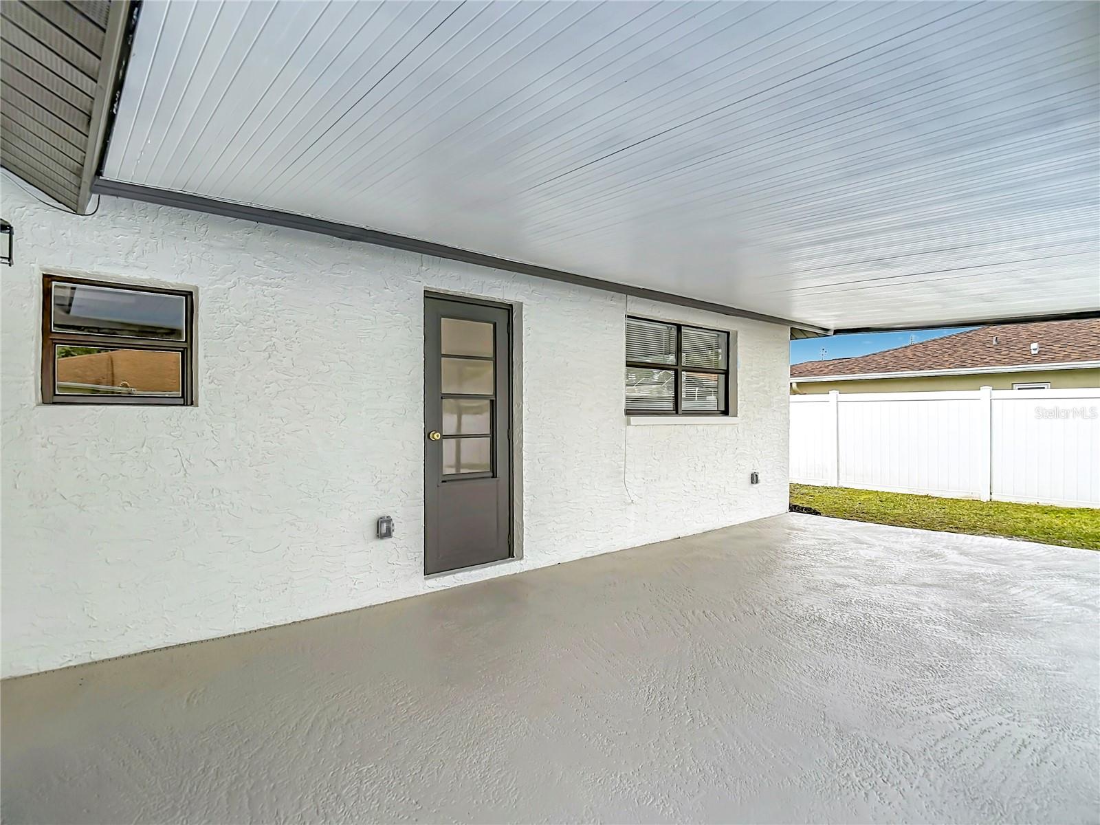 Image 28 of 39 For 8635 Gum Tree Avenue