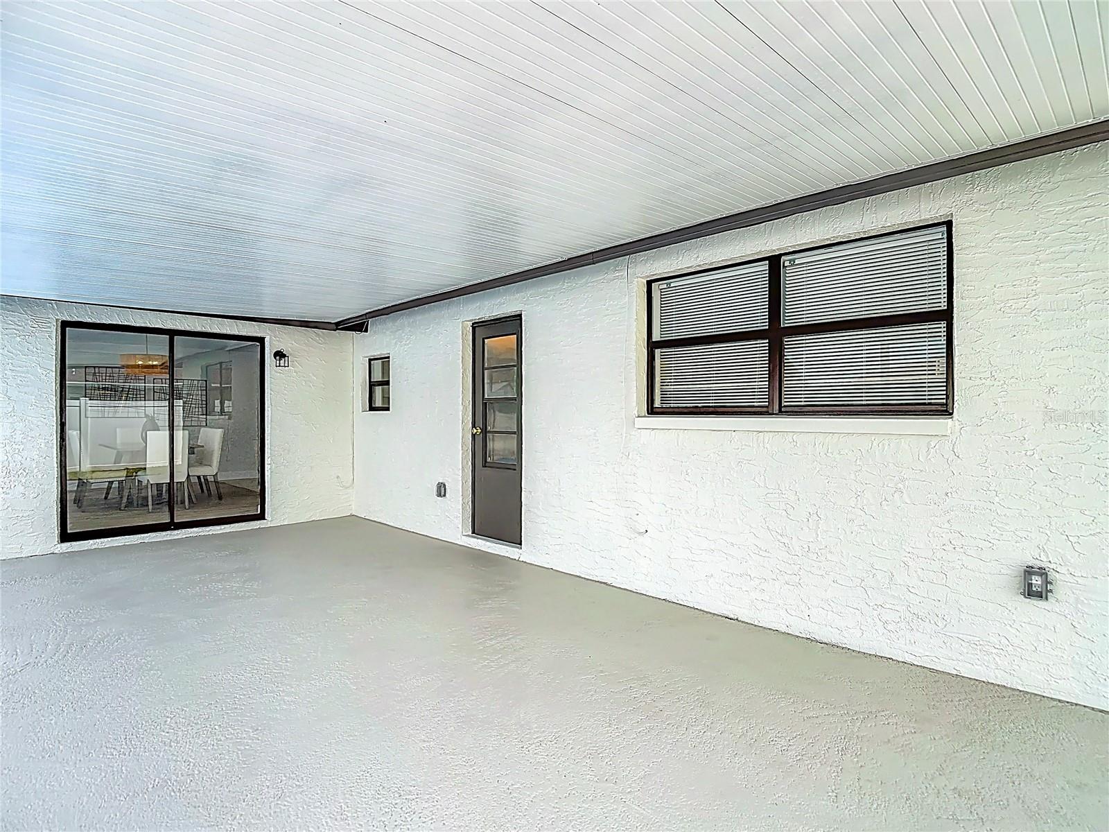 Image 29 of 39 For 8635 Gum Tree Avenue