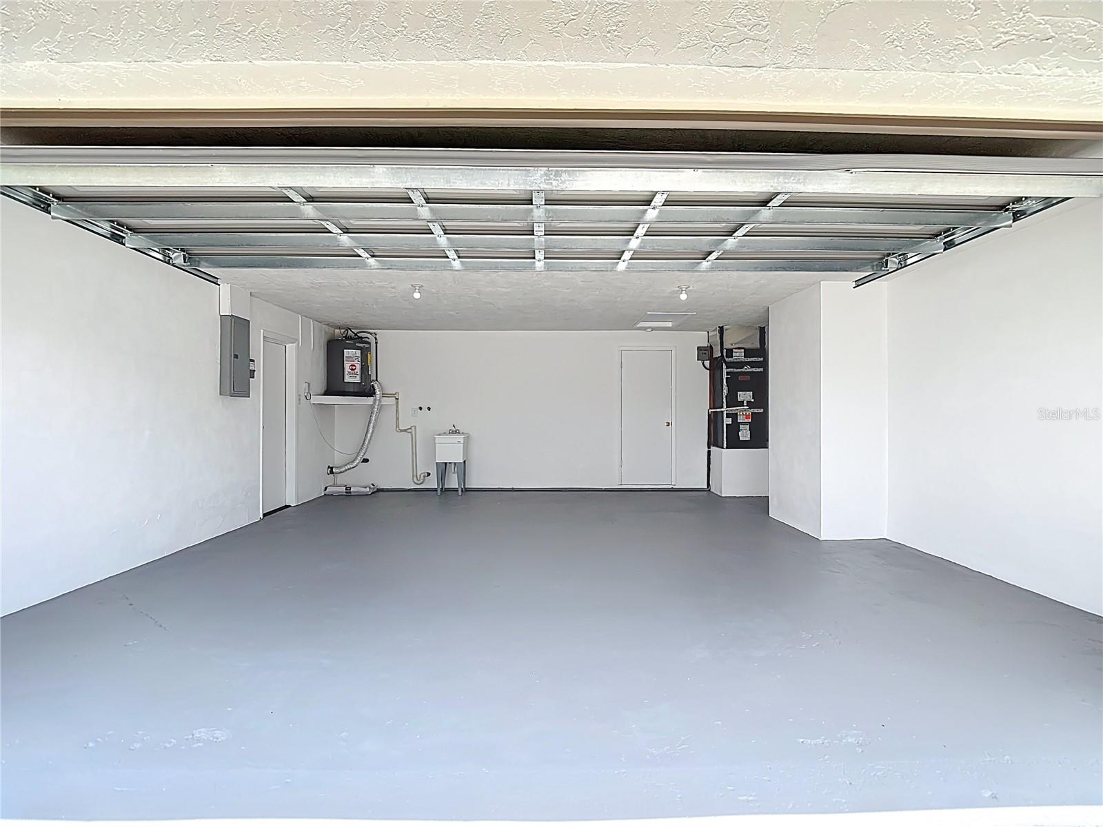 Image 36 of 39 For 8635 Gum Tree Avenue