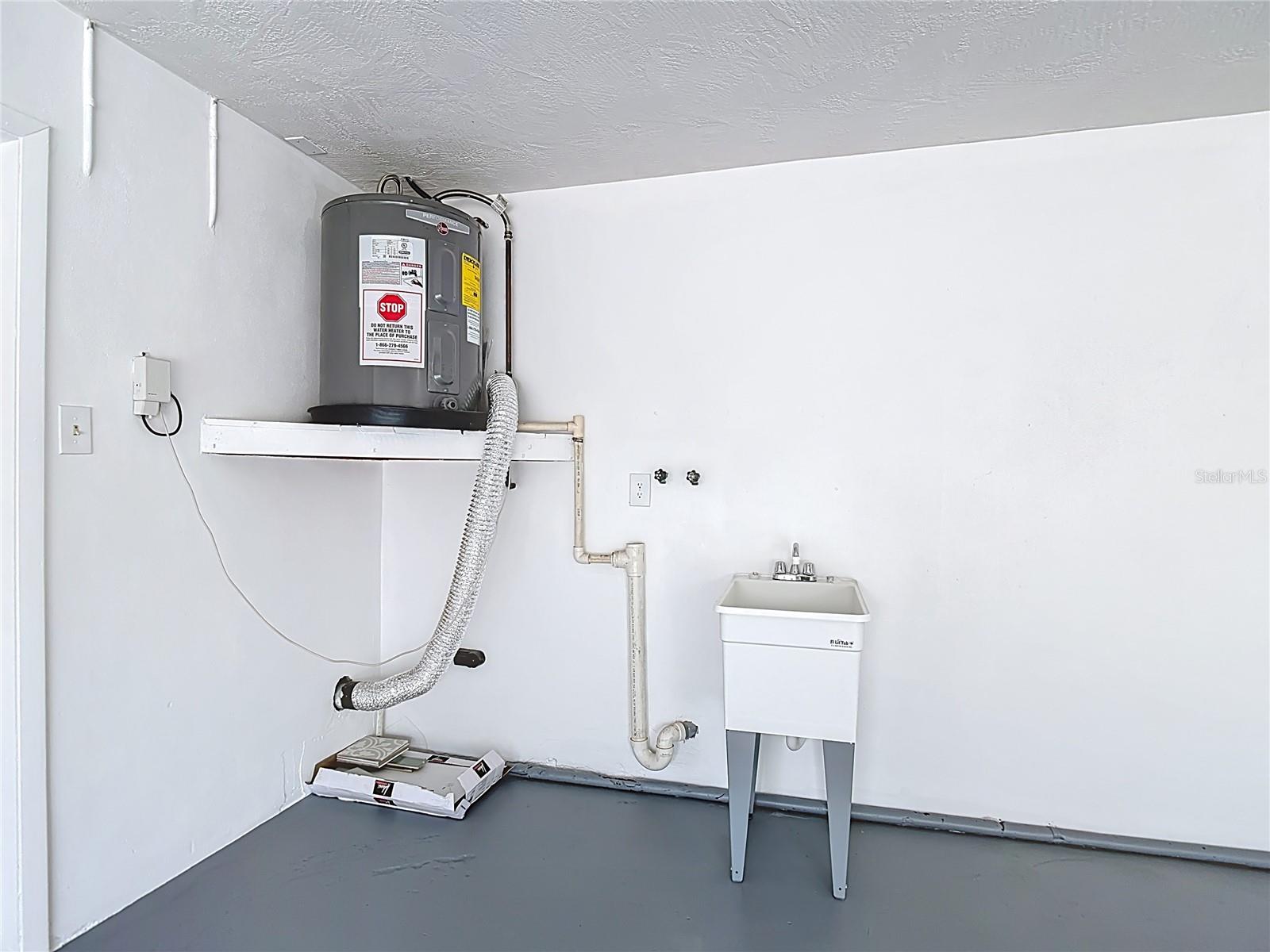 Image 38 of 39 For 8635 Gum Tree Avenue