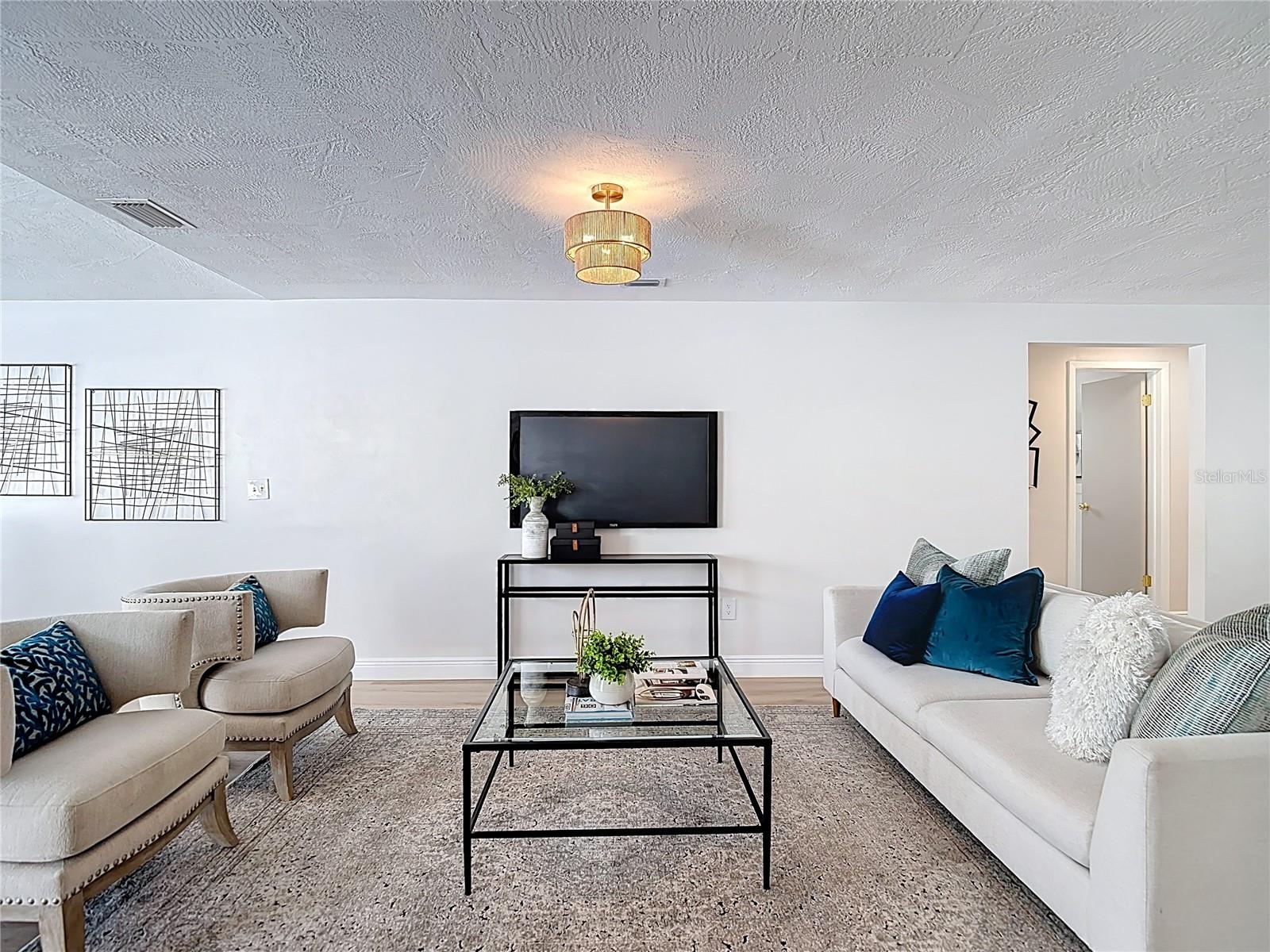 Image 4 of 39 For 8635 Gum Tree Avenue