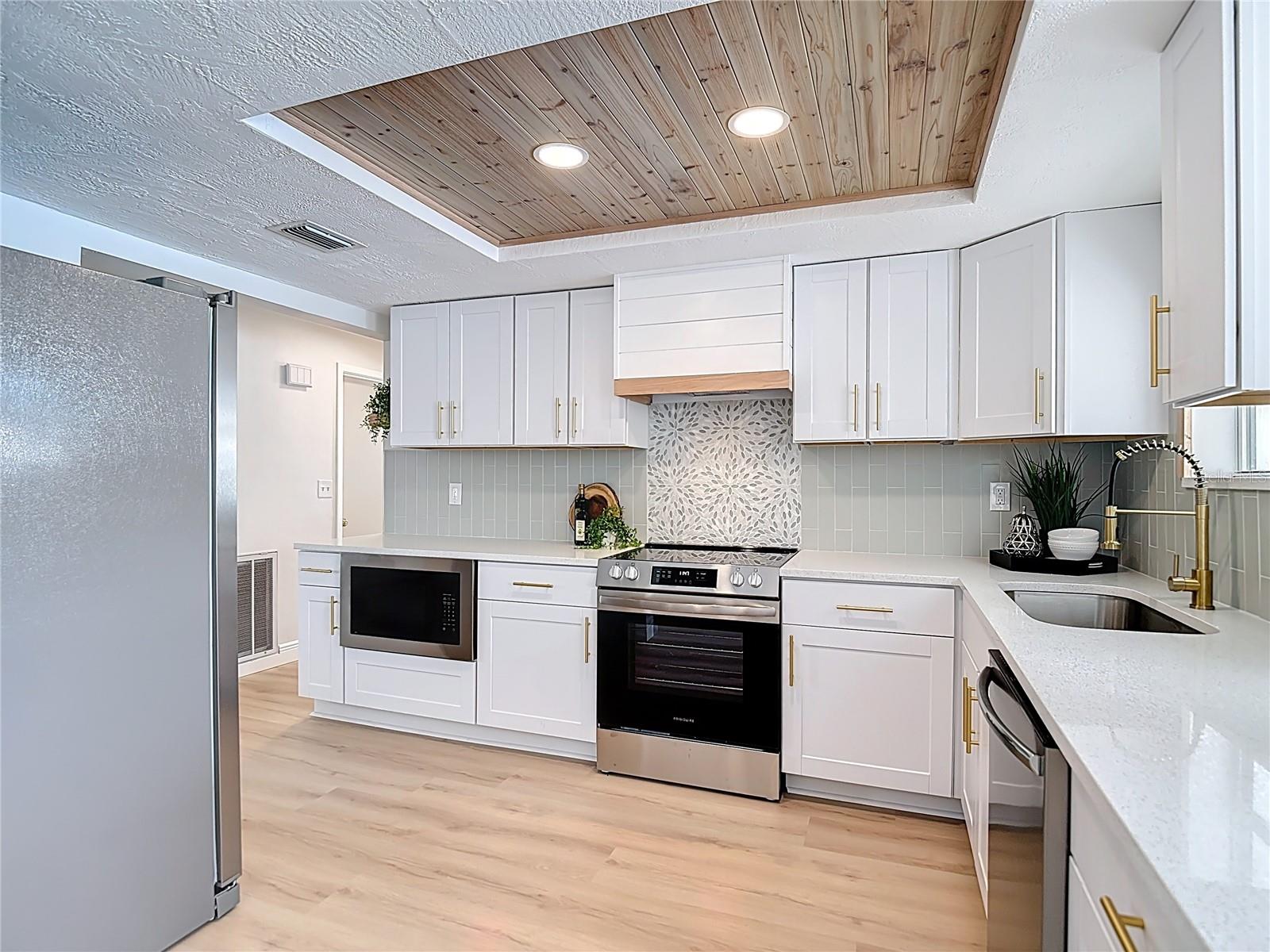 Image 5 of 39 For 8635 Gum Tree Avenue