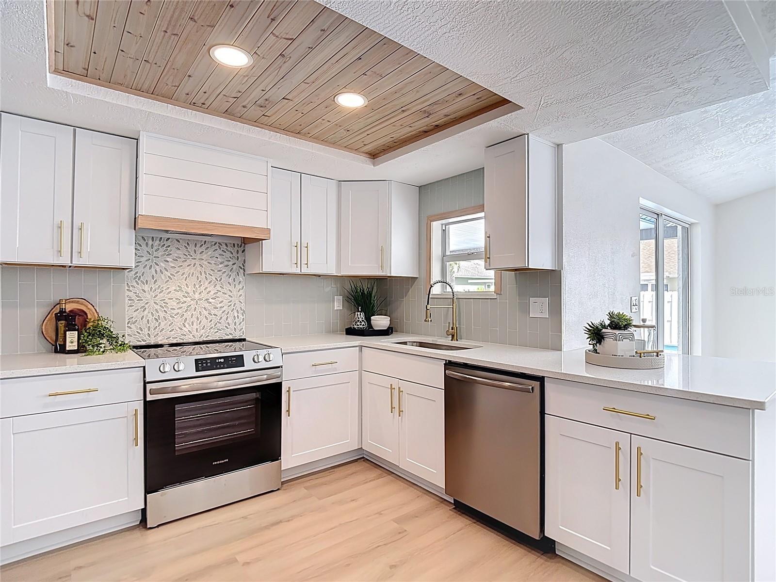 Image 6 of 39 For 8635 Gum Tree Avenue