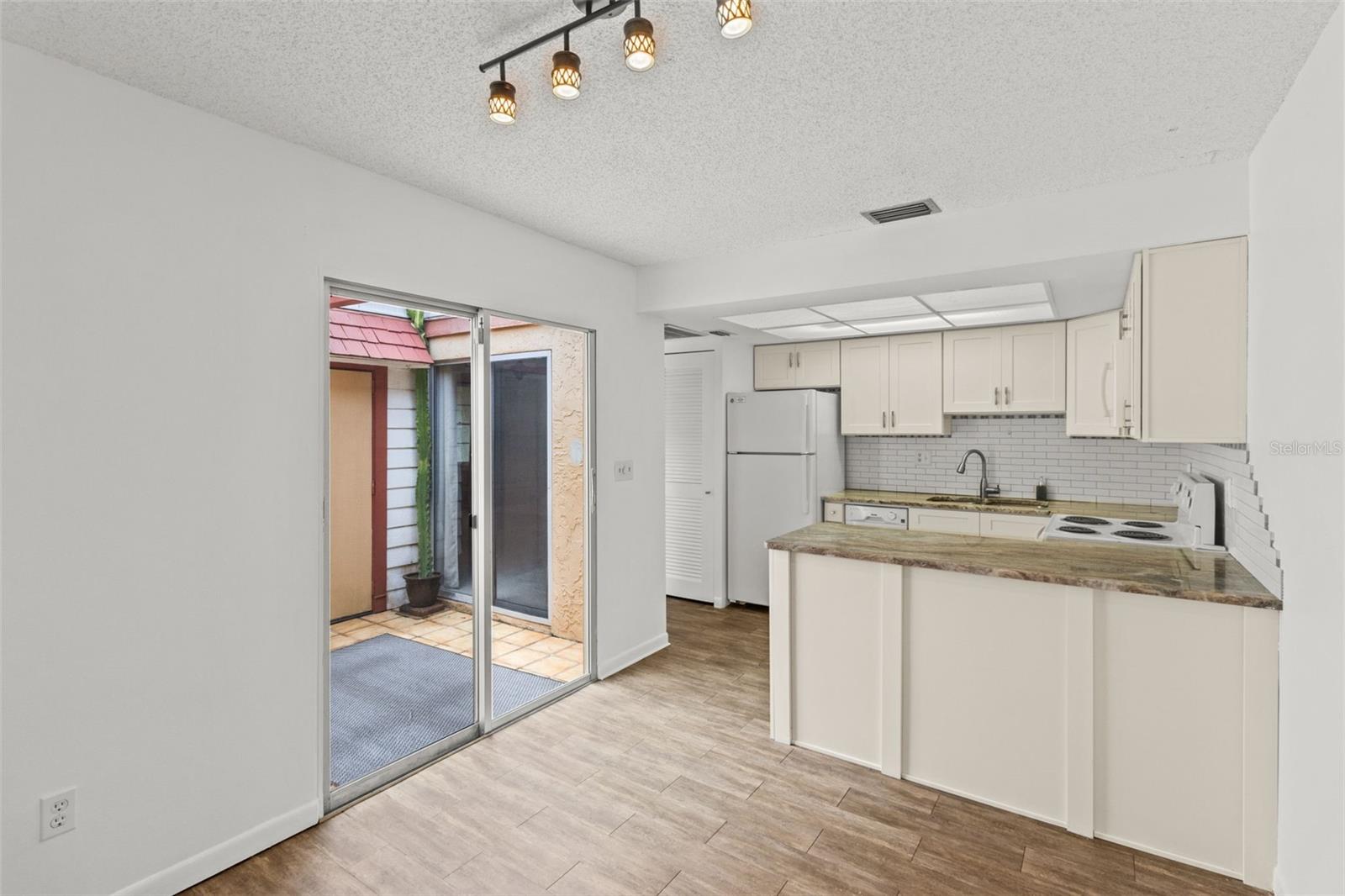 Image 13 of 35 For 1163 Orange Tree Circle W D