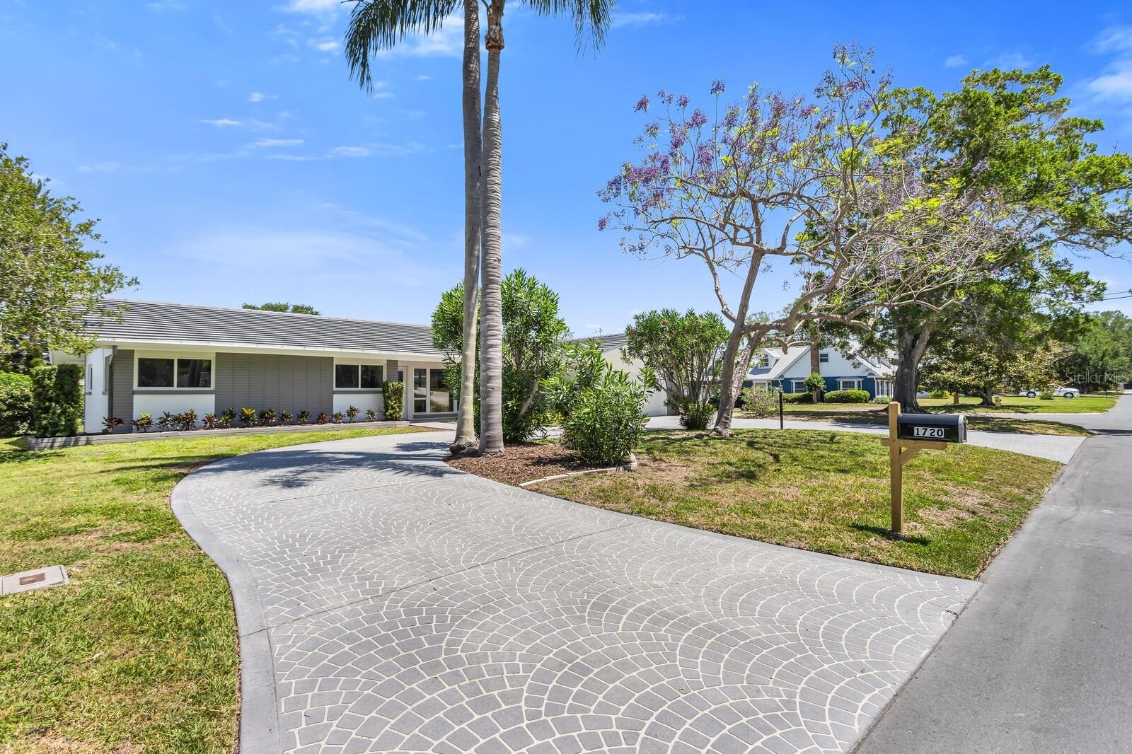 Image 3 of 36 For 1720 Brentwood Drive