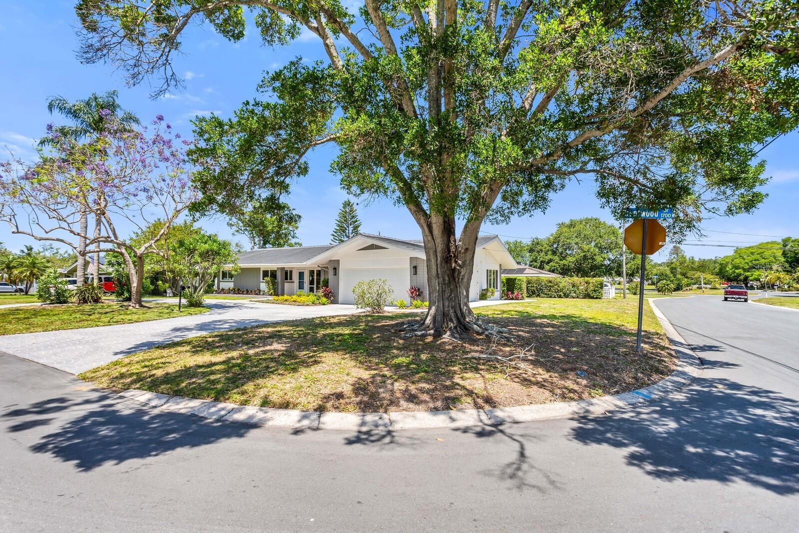 Image 4 of 36 For 1720 Brentwood Drive