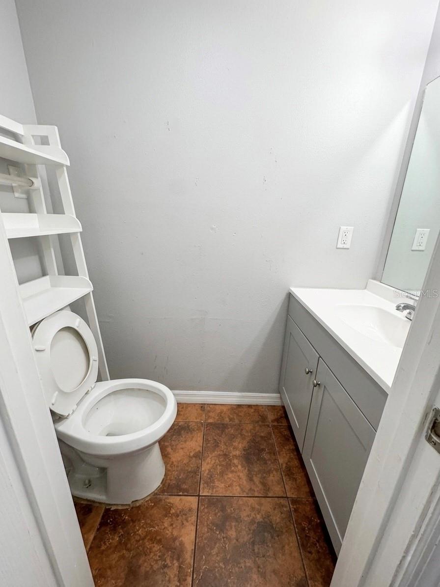 Image 11 of 17 For 2302 Maki Road 73