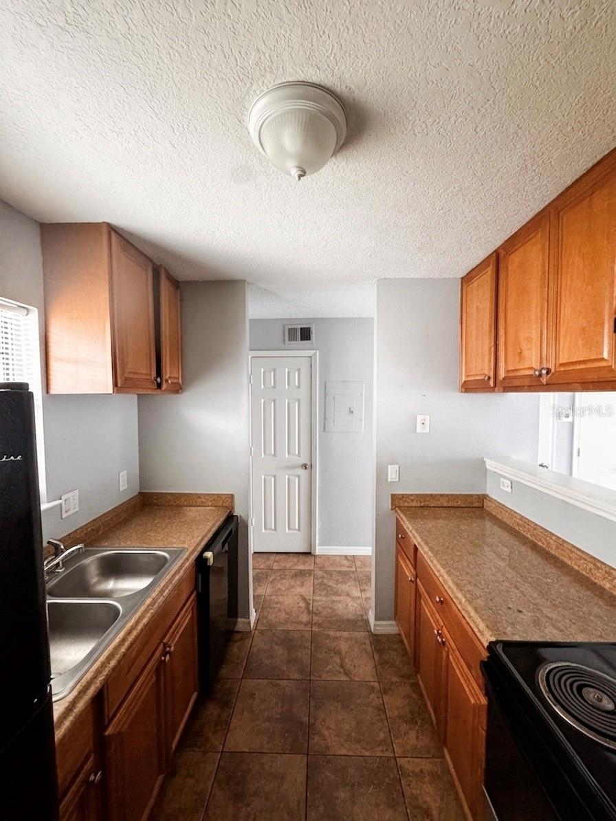 Image 5 of 17 For 2302 Maki Road 73