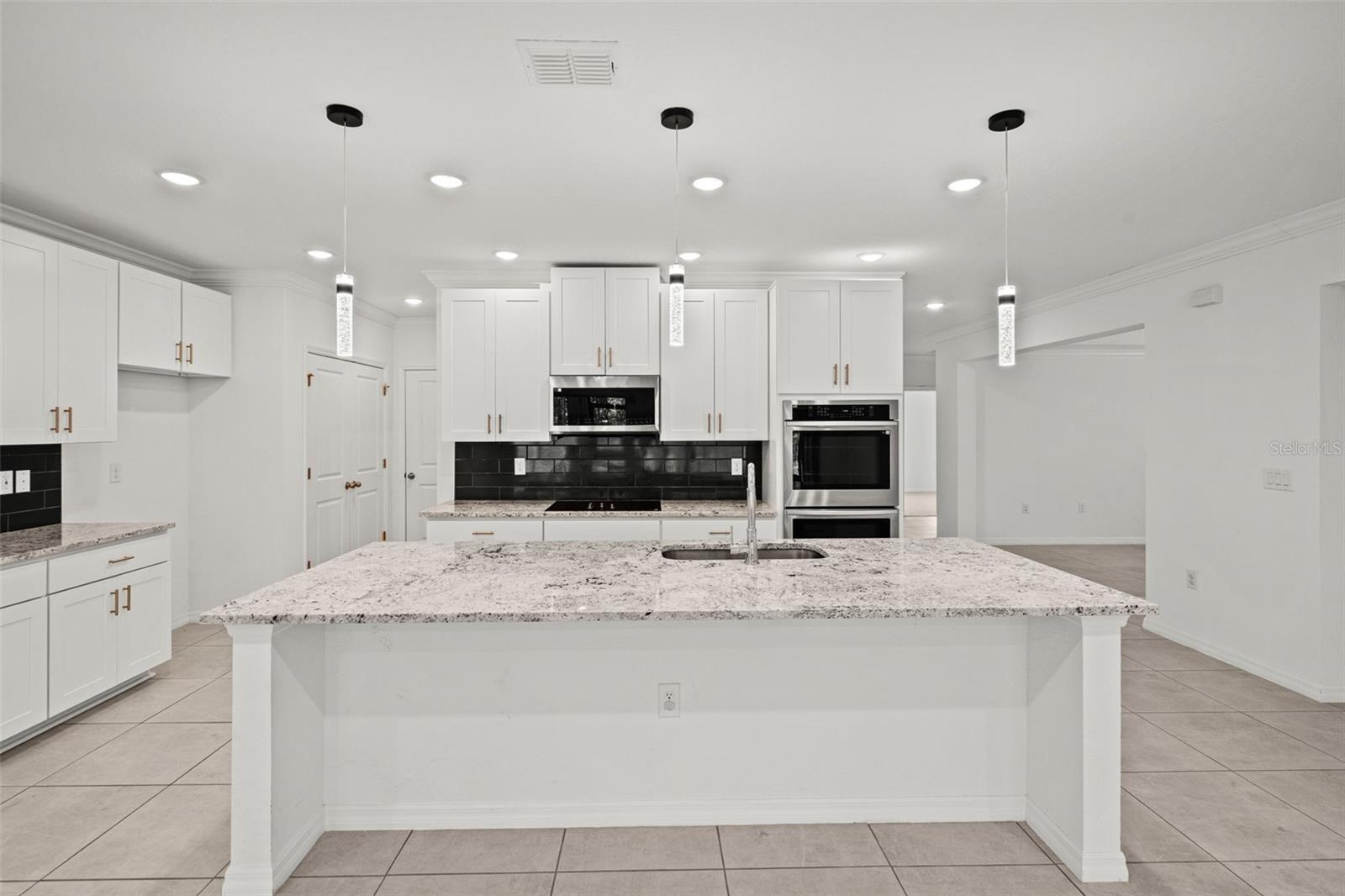 Image 7 of 24 For 13296 Thrasher Avenue