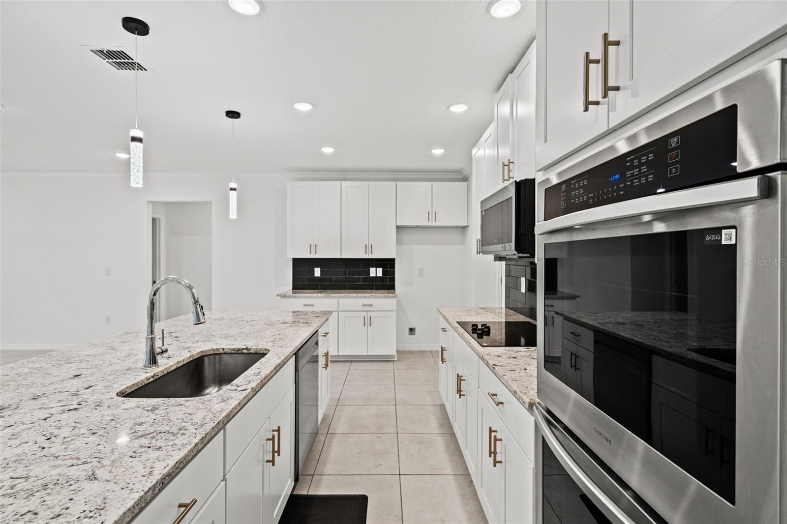 Image 8 of 24 For 13296 Thrasher Avenue