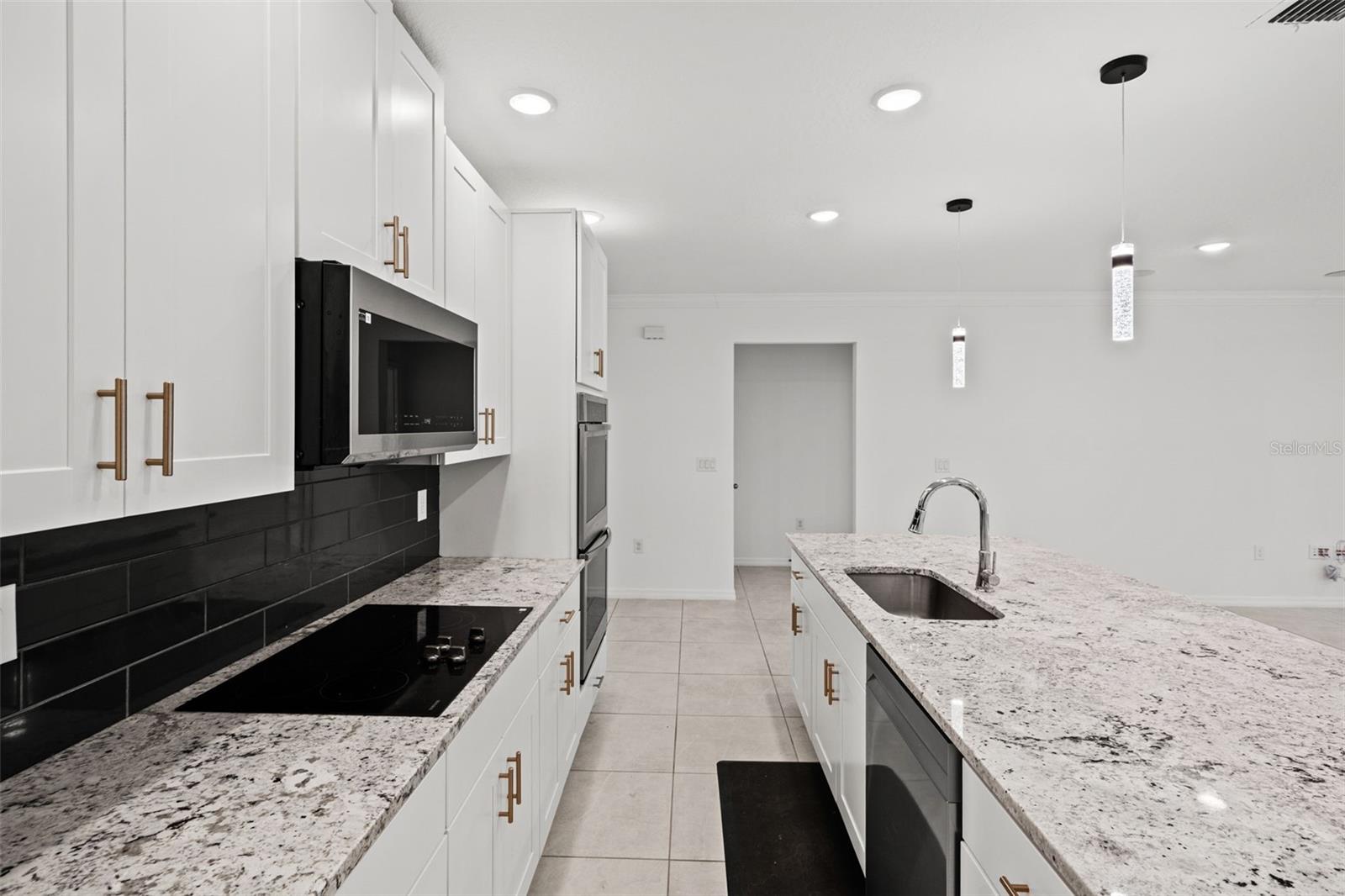 Image 9 of 24 For 13296 Thrasher Avenue