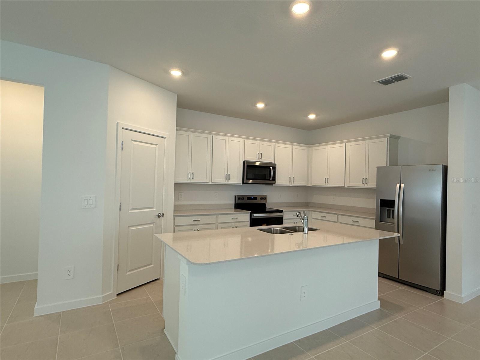 Image 25 of 54 For 3915 Big Sky Dr