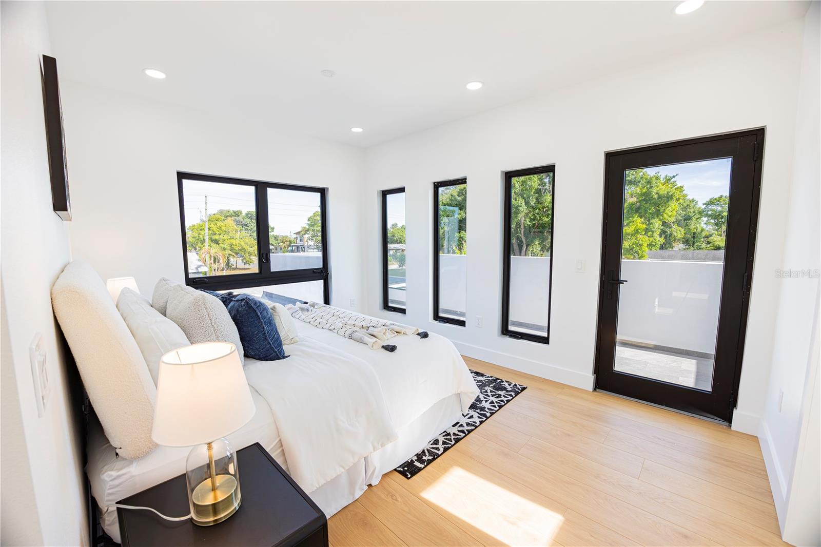 Image 10 of 77 For 2521 18th Avenue N