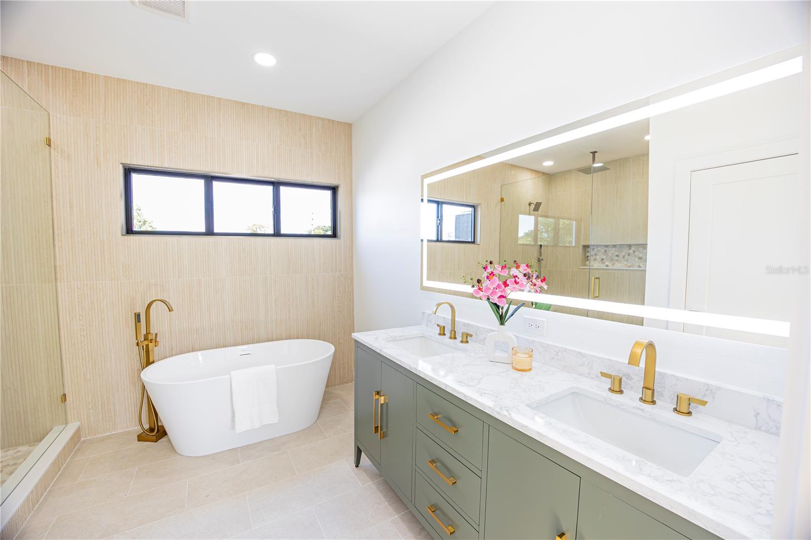 Image 11 of 77 For 2521 18th Avenue N