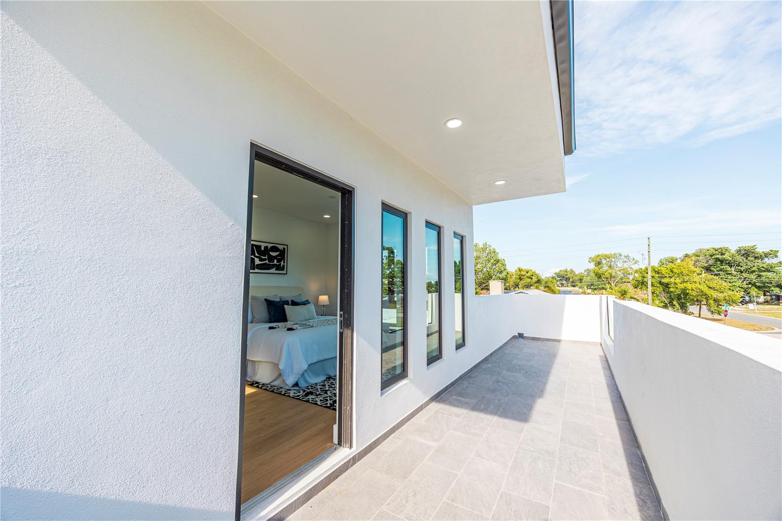 Image 17 of 77 For 2521 18th Avenue N