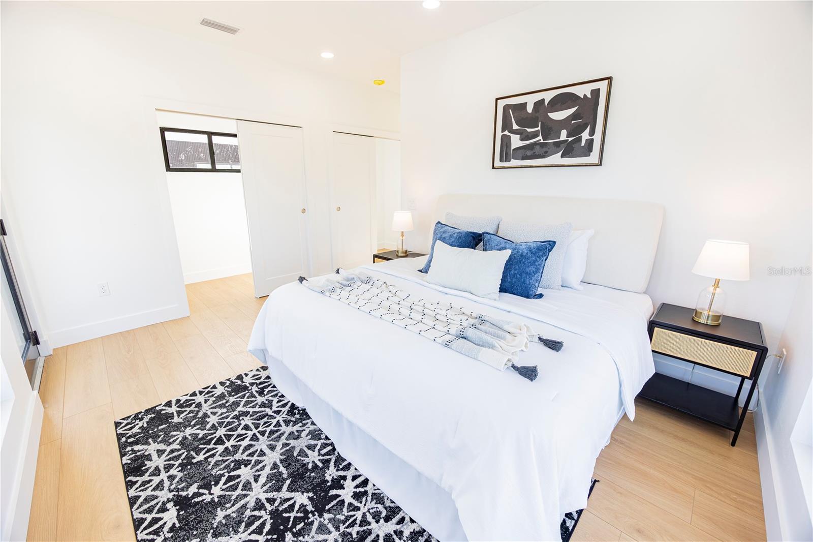 Image 18 of 77 For 2521 18th Avenue N