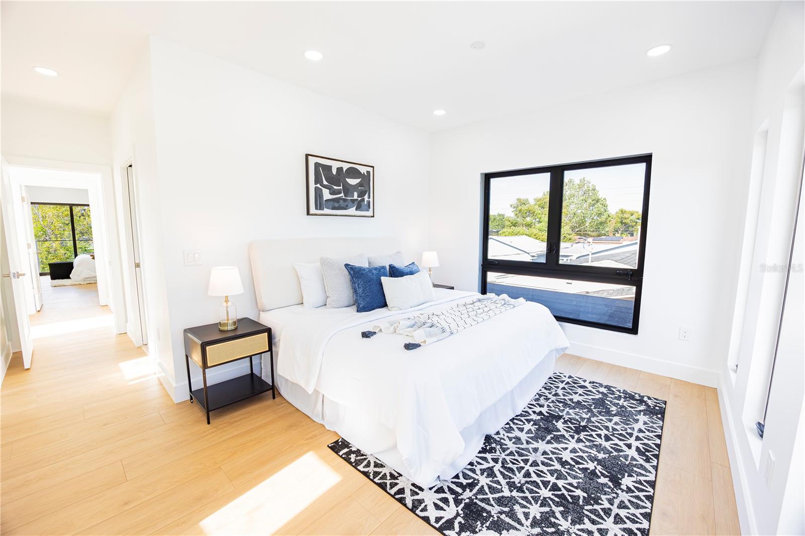 Image 19 of 77 For 2521 18th Avenue N