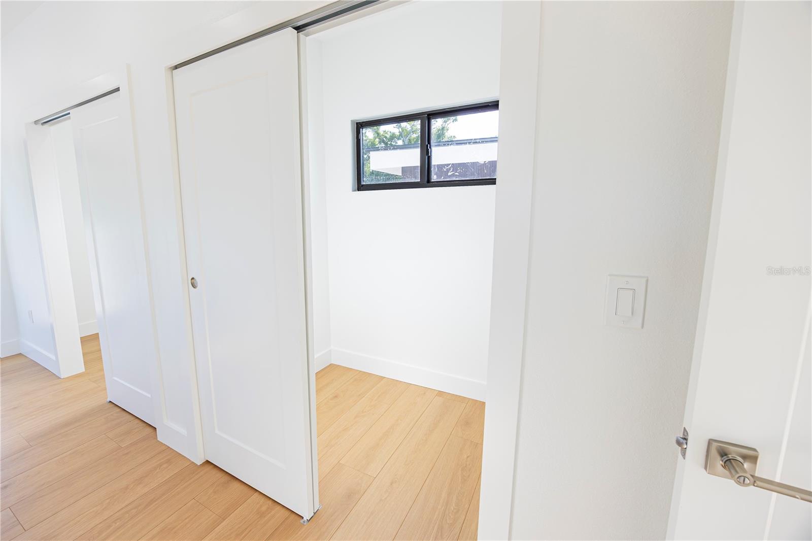 Image 21 of 77 For 2521 18th Avenue N