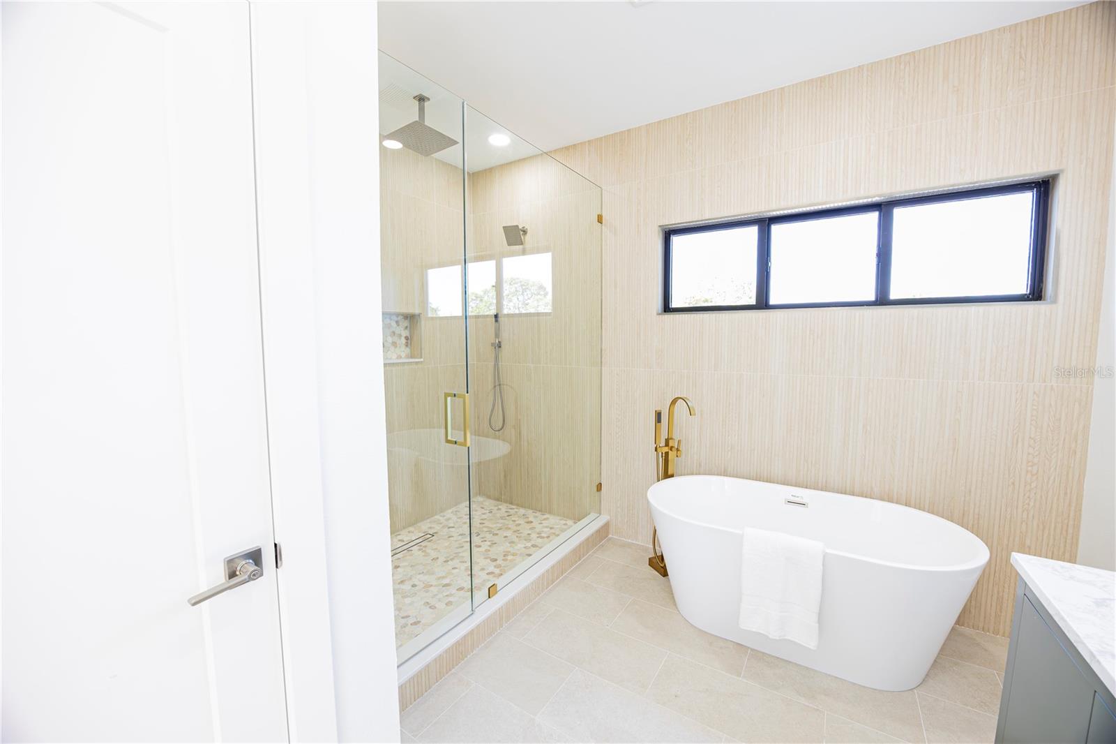 Image 23 of 77 For 2521 18th Avenue N