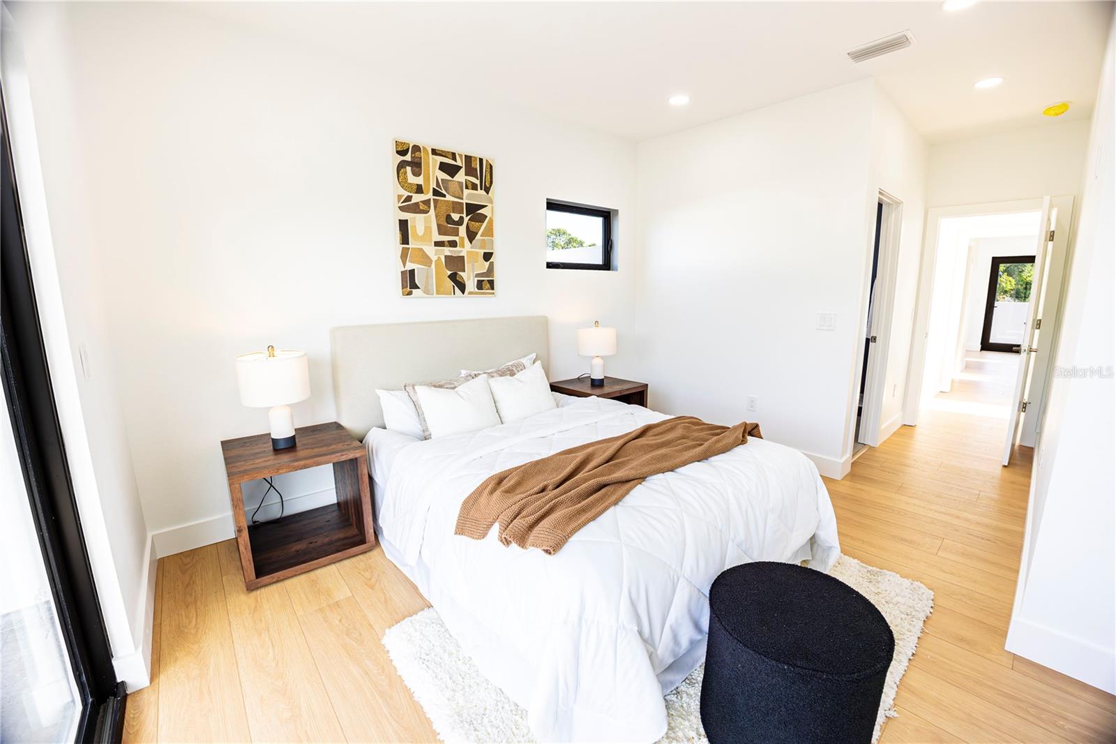 Image 27 of 77 For 2521 18th Avenue N